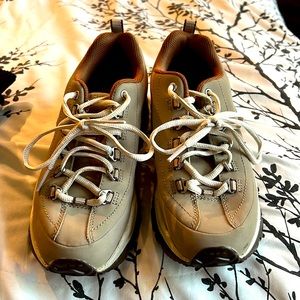 Sketchers sport women’s shoes